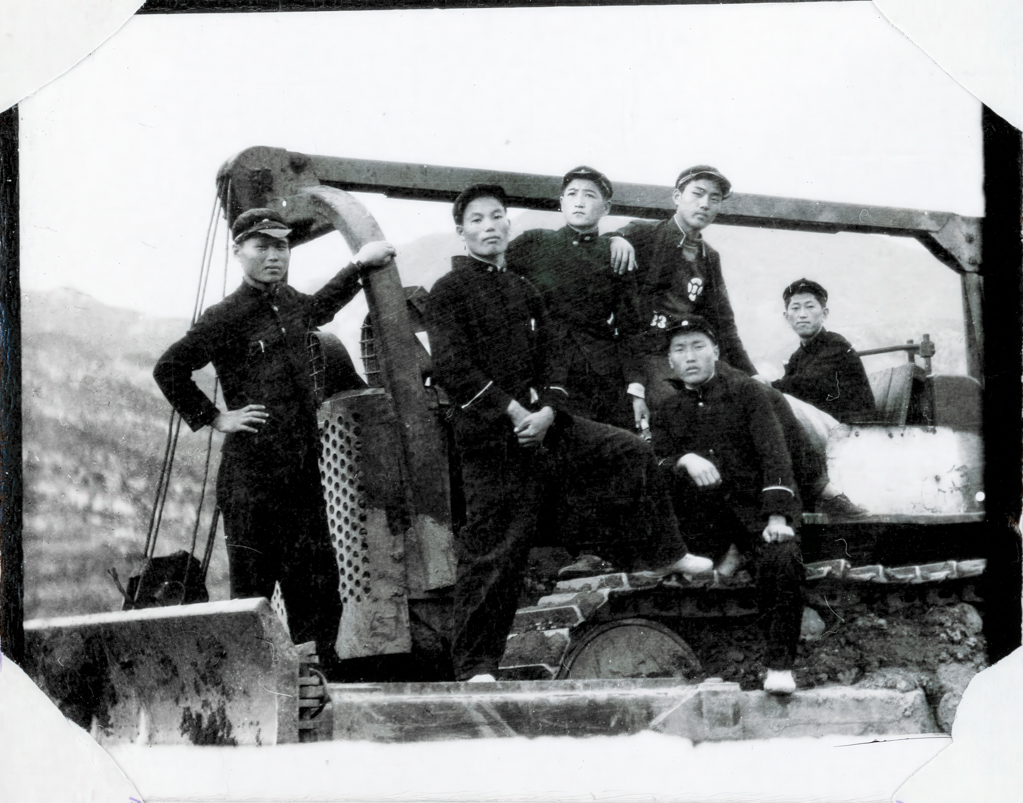 1949년 의성공업중학교  친구들과 함께